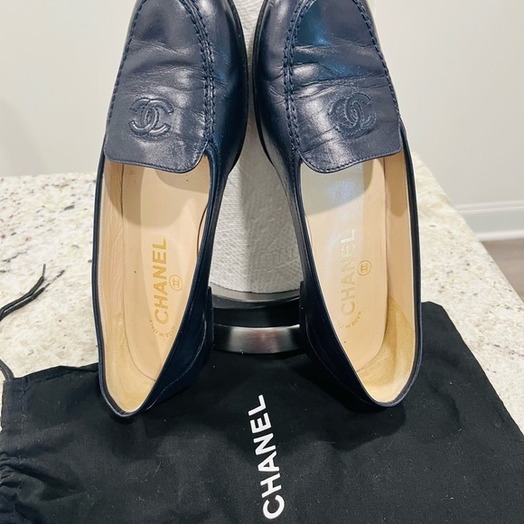 CHANEL Accessories - EUC Vintage Authentic Chanel leather  6.5 size Shoes with Dust bags
